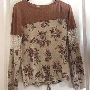 2 different shirts! Kinda similar! Long sleeves!<333